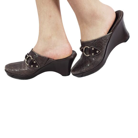Cole Haan Women's Brown D18198 Leather Tooled Clog Mules Size 7B - Picture 1 of 12